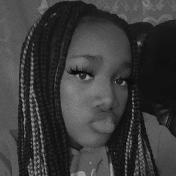 Meet your Posher, Julianna - Picture 1 of 1